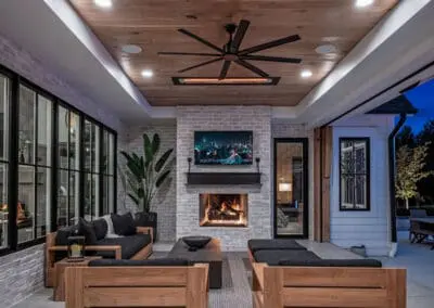 Outdoor patio fireplace